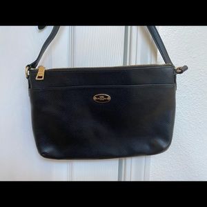 Coach cute and clean little purse. Excellent condition 7x11”